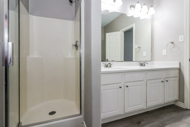 Building Photo - 10110 Berrybriar Ln