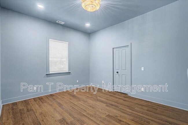 Building Photo - 638 E 37th St