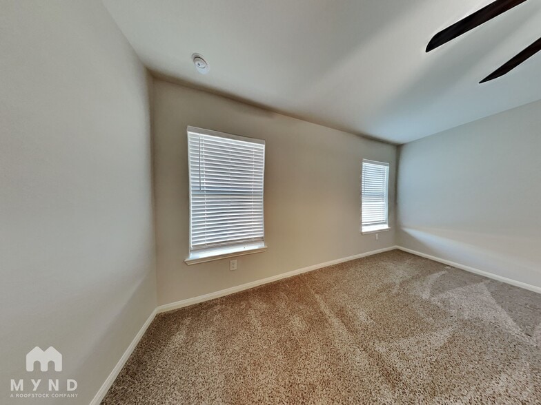 Building Photo - 5715 Rainbow Rd.