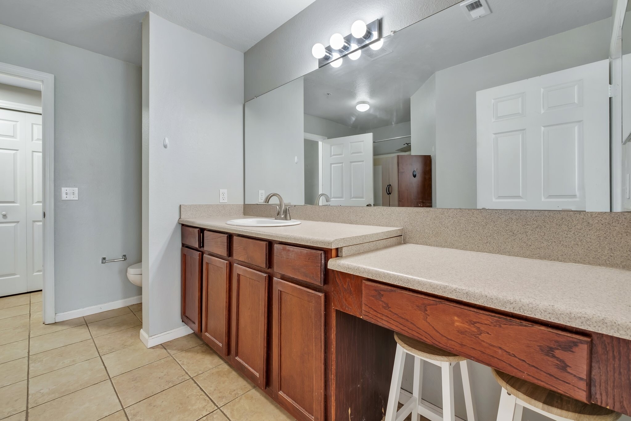 Building Photo - 2801 Chancellorsville Dr