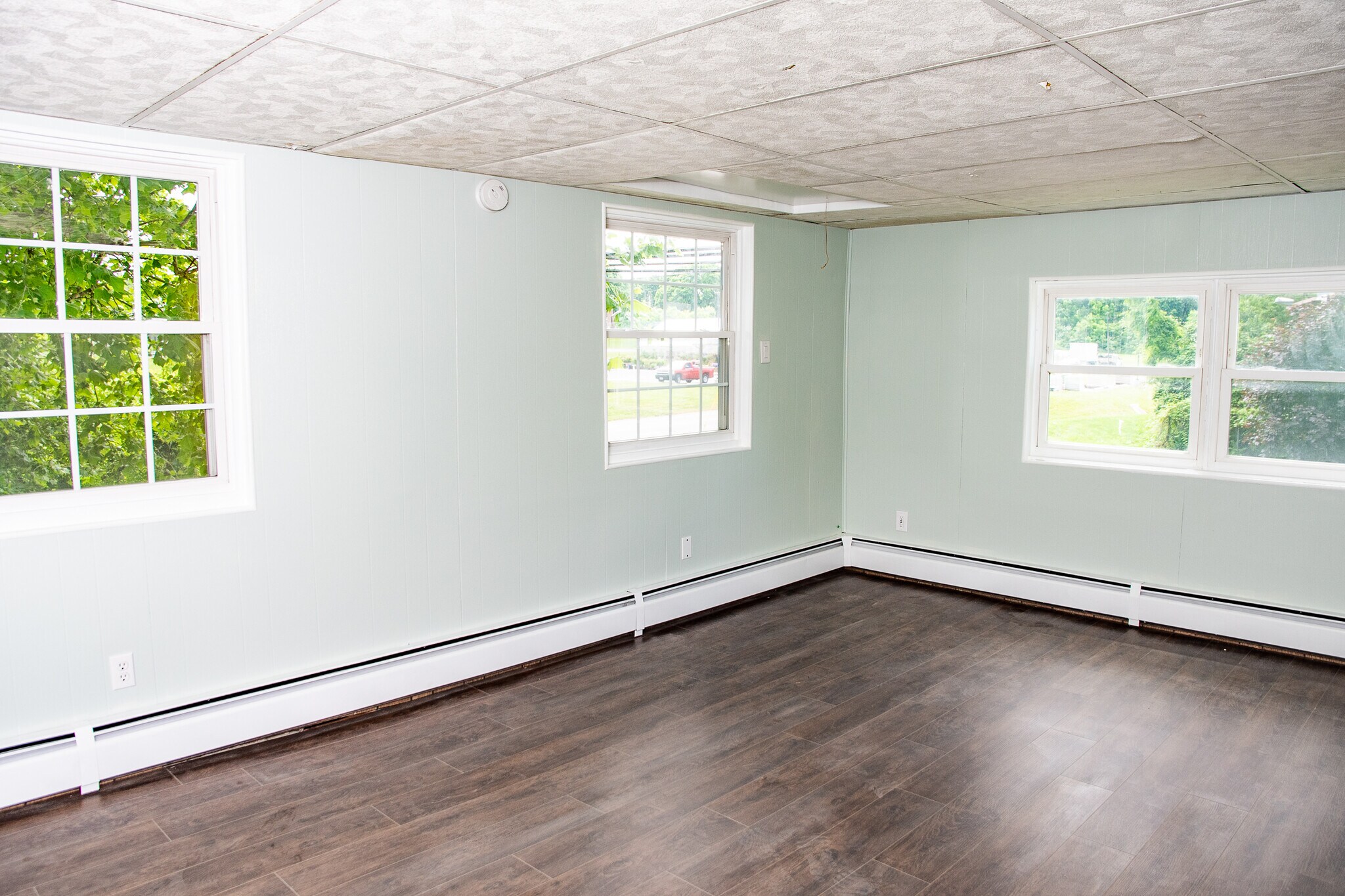 Large Bedroom - 1024 W Trindle Rd