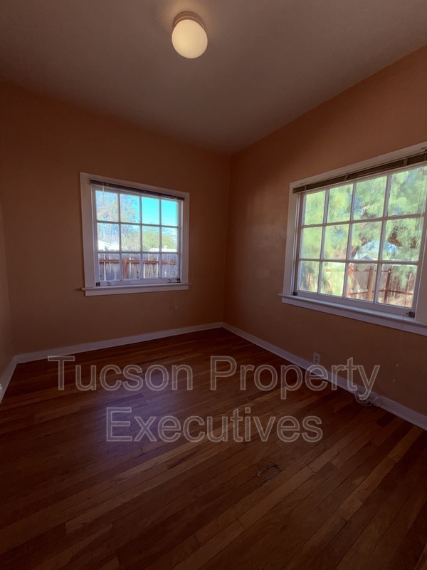 Building Photo - 1222 N Olsen Ave