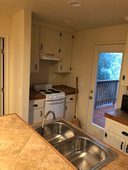 Building Photo - 23942 Scenic Dr