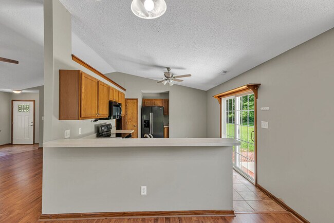 Building Photo - 304 Gaston Ct