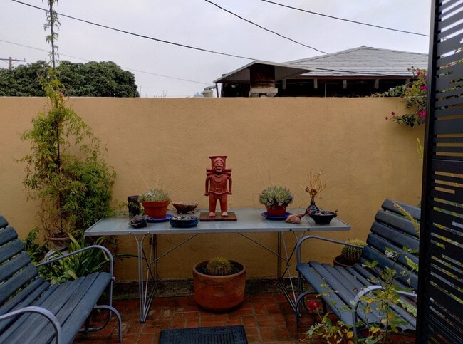 Building Photo - 810 Porter St