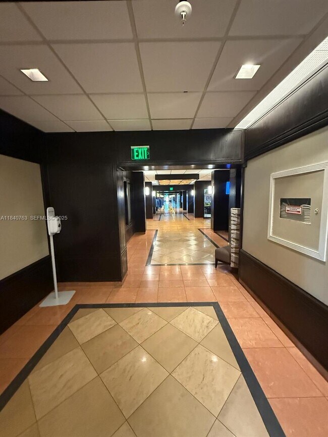 Building Photo - 600 NE 36th St