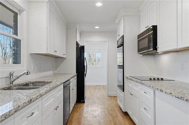 Building Photo - 1460 Hillcrest Dr