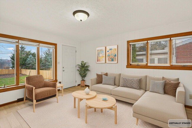 Building Photo - 3637 Sunset Dr