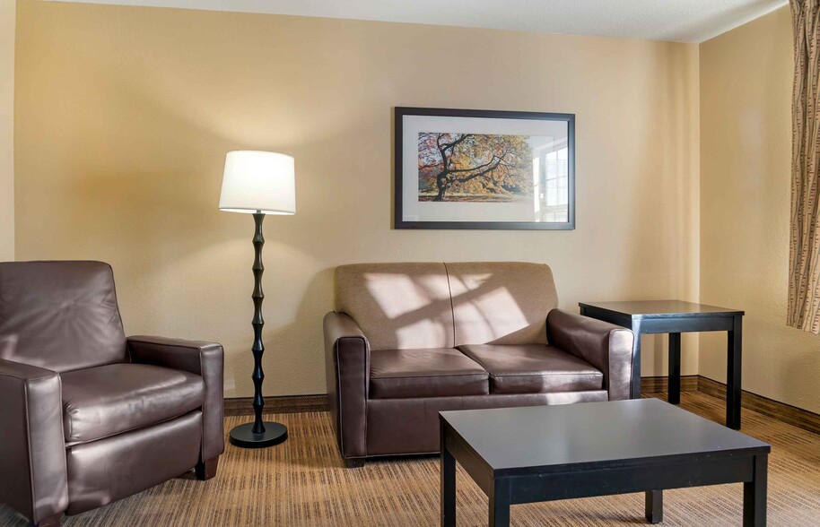 Building Photo - Furnished Studio-Peoria - North