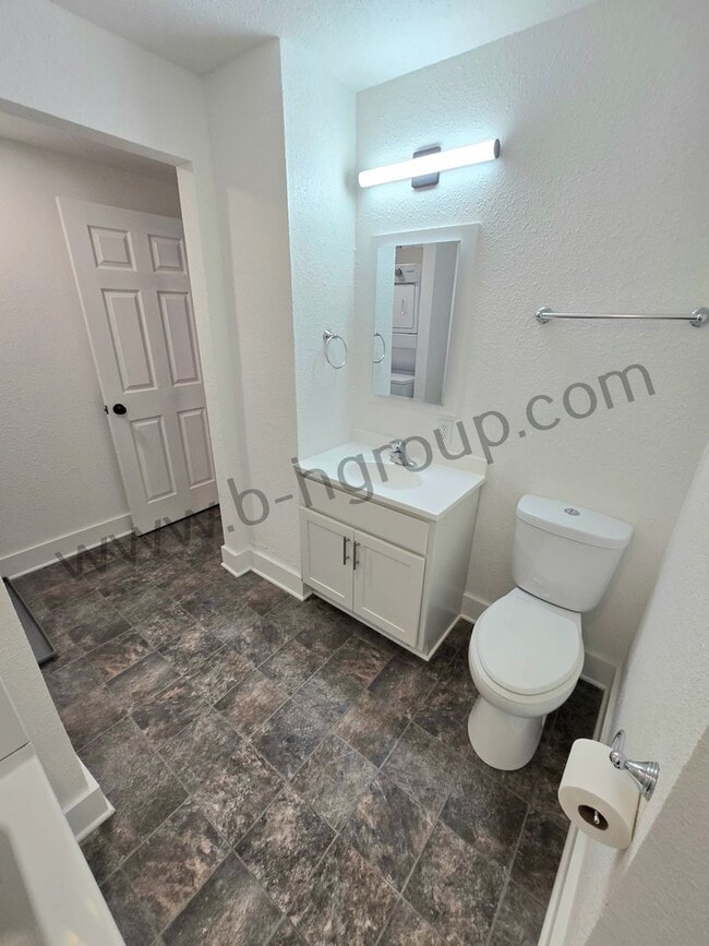 Building Photo - 2629 Roosevelt Rd