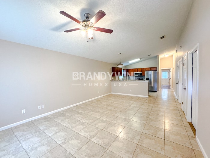 Building Photo - 628 4th Ave S