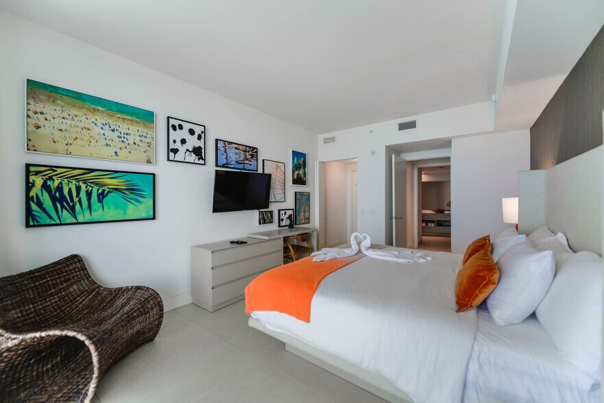 Building Photo - 4111 S Ocean Dr