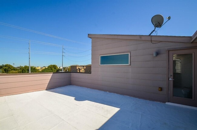 Building Photo - 1522 Blodgett St