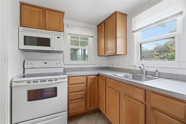 Building Photo - 807 N Thornton Ave