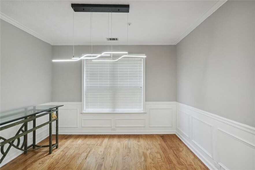 Building Photo - 1328 Glenover Way