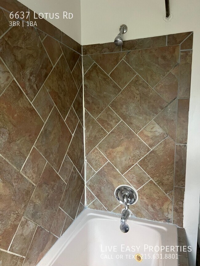 Building Photo - Beautiful 3 Bed / 1 Bath and Amazing Street!