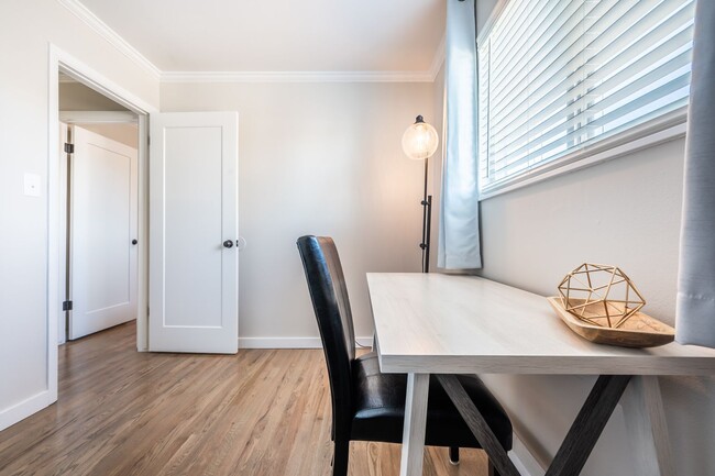 Building Photo - Beautiful updated 4 bed 2 bath Widefield h...