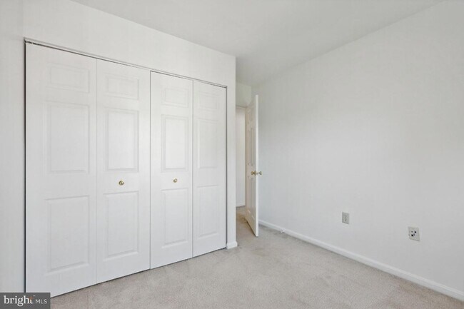 Building Photo - 18221 Fox Chase Cir