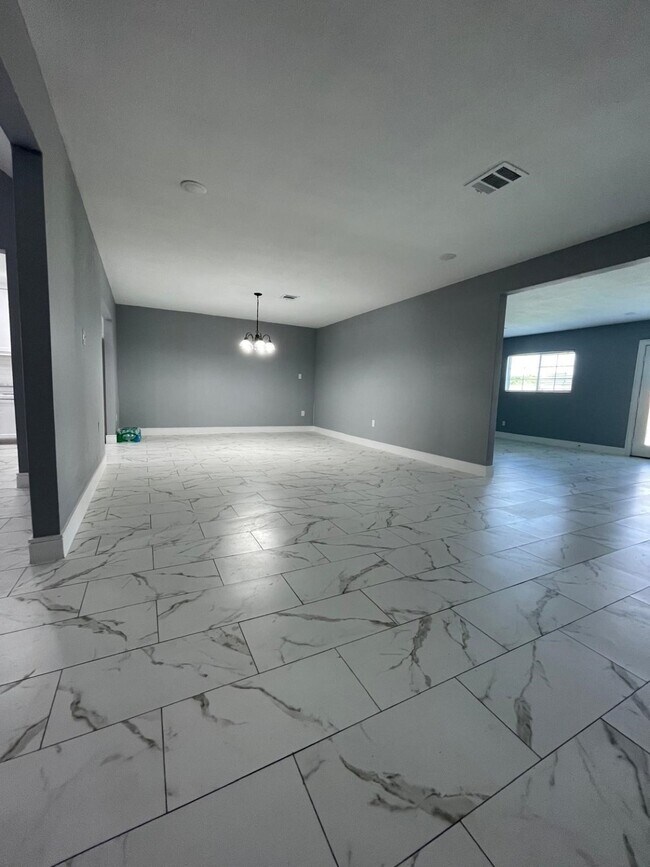 Building Photo - 711 Chaseway Dr