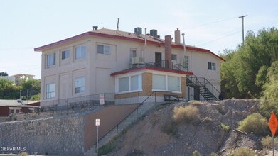 Building Photo - 419 E Schuster Ave