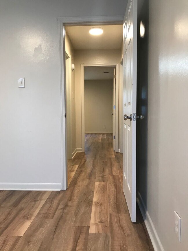 Building Photo - 208 Cantal Dr