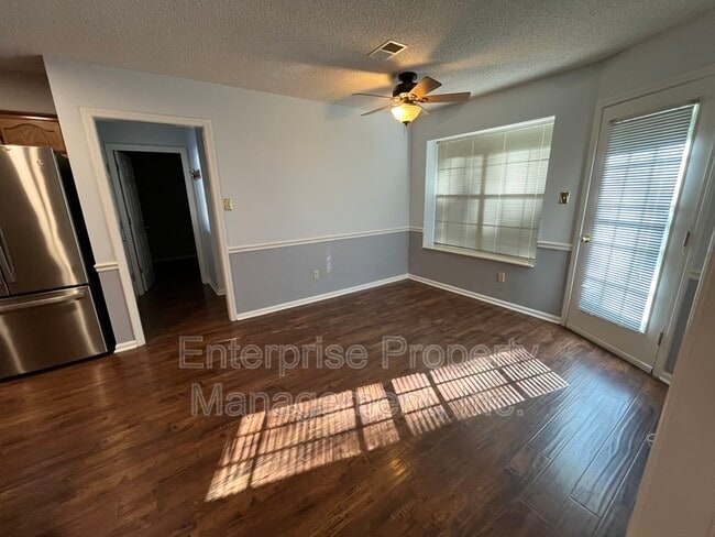 Building Photo - 384 Walnut Trace Dr