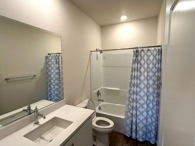 Building Photo - Spacious 4-Bedroom Home in Prime Tracy Loc...