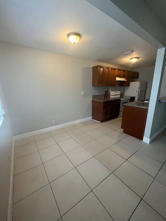 Building Photo - 2 br, 1 bath House - 800 W TIFFANY DRIVE #3