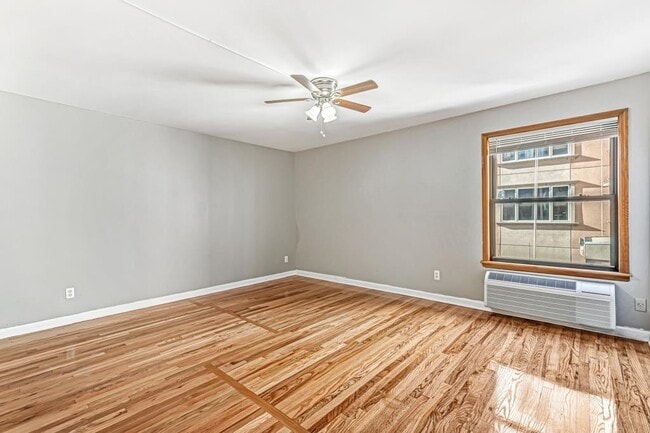 Building Photo - 416 68th St