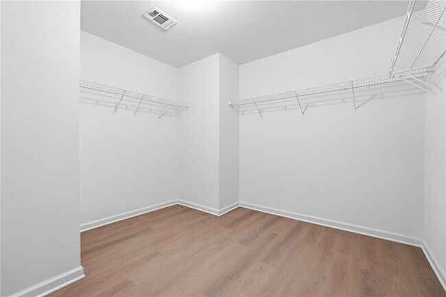 Building Photo - 3050 Centerglen Ln