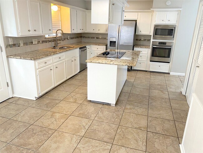 Building Photo - 14934 Elmont Dr