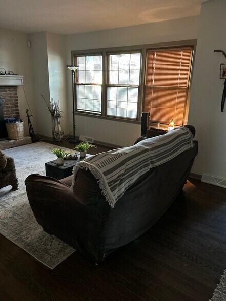 Building Photo - 1205 N Parker St