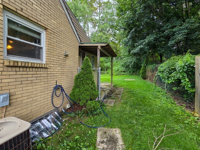 Building Photo - 151 Mahoning Dr