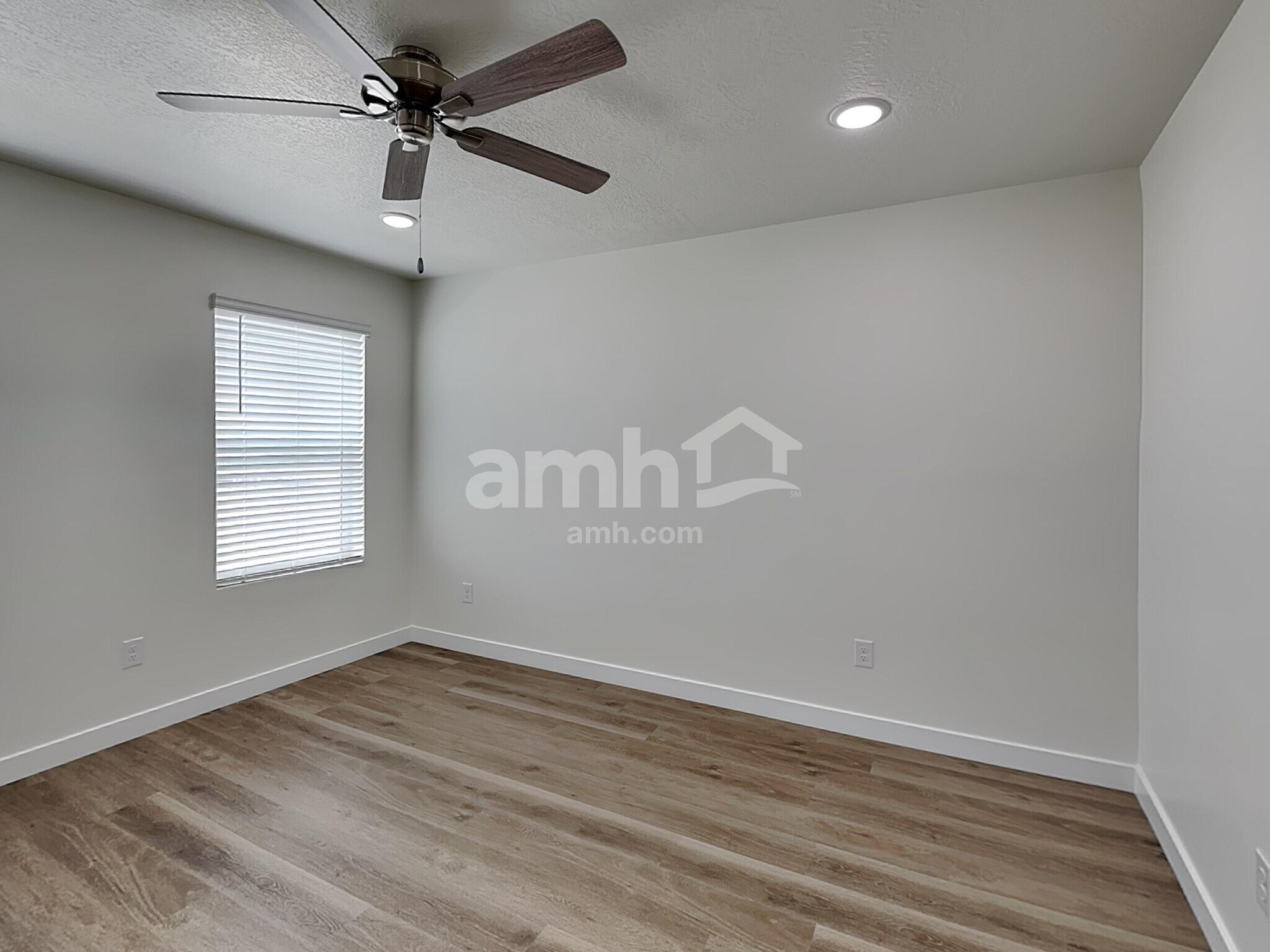 Building Photo - 1256 W Mahogany St