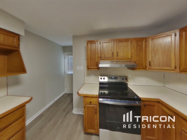 Building Photo - 402 Vixen Pl