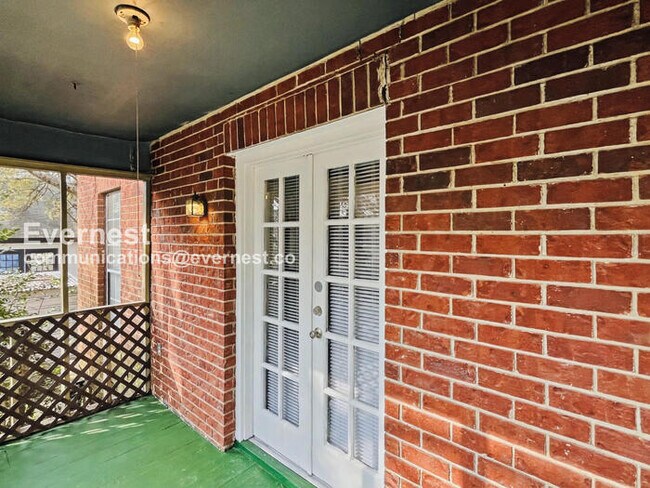 Building Photo - 810 Madison St