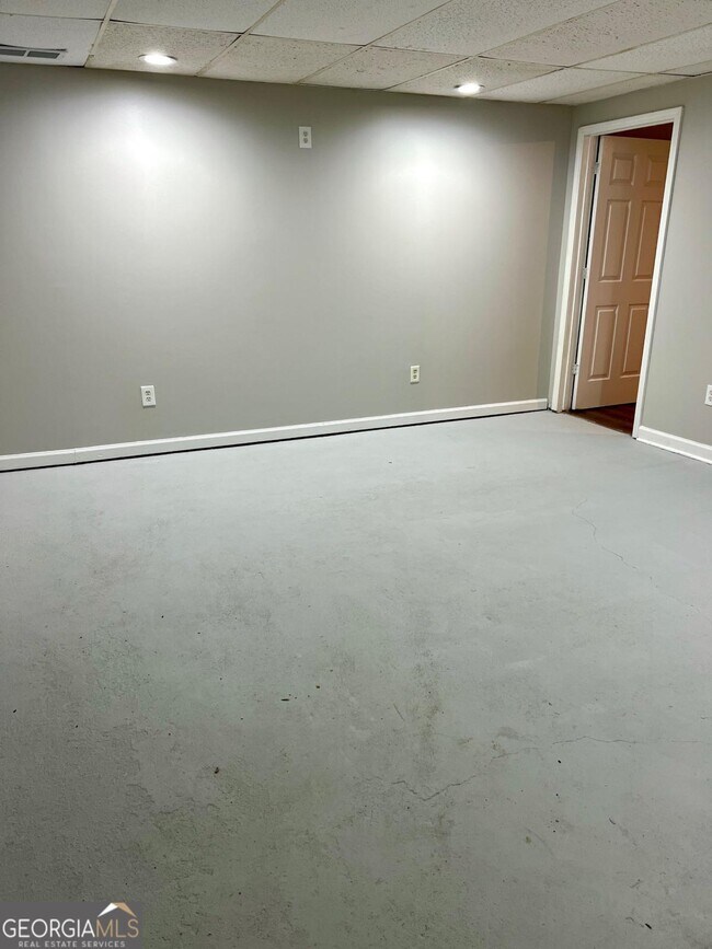 Building Photo - 3990 Rocmar Dr