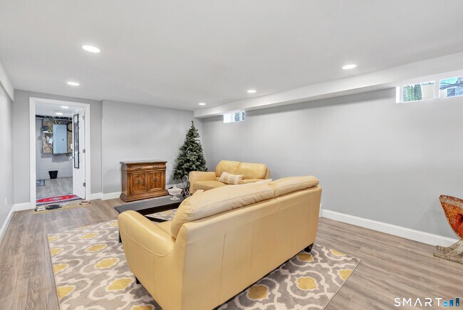 Building Photo - 150 Stiles St