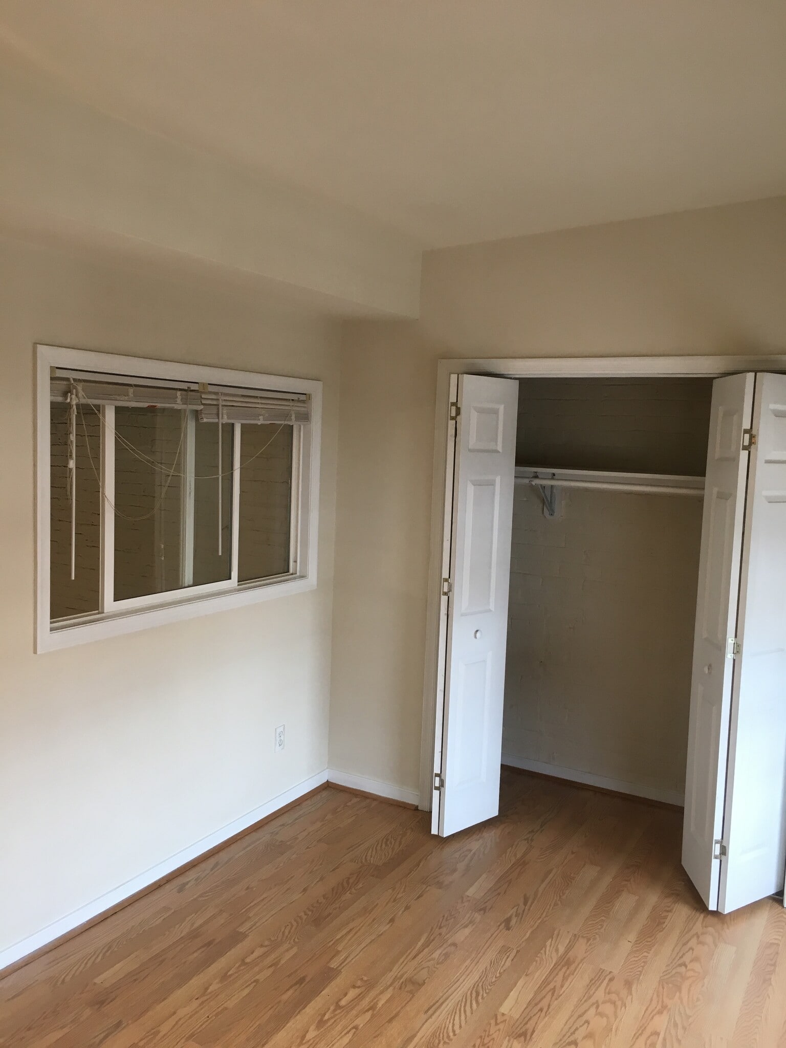 Building Photo - 310 N Laurel St