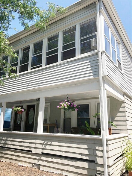 Building Photo - 939 Broadway