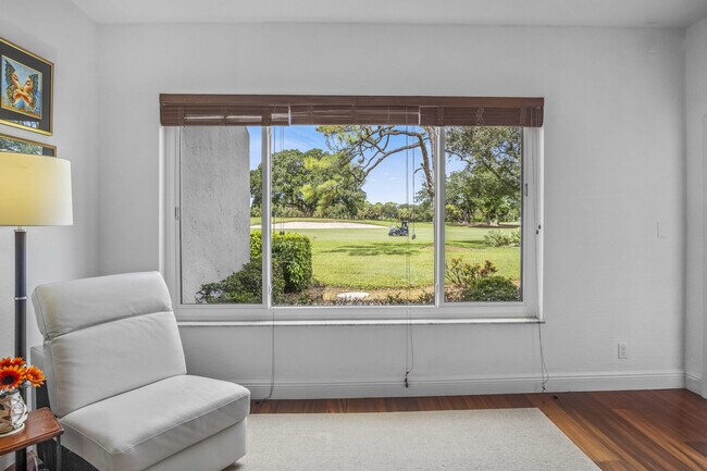 Building Photo - 730 Greensward Ct
