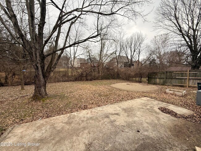 Building Photo - 8401 Roseborough Rd