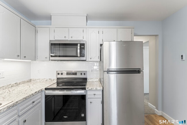 Building Photo - 24 Glenwood Ave