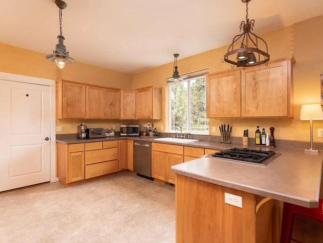 Building Photo - 2242 NW Torrey Pines Dr