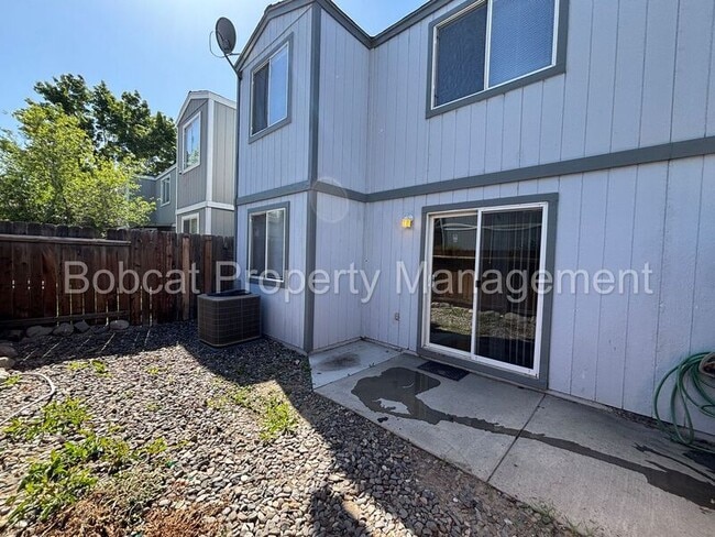 Building Photo - 3958 Village Dr
