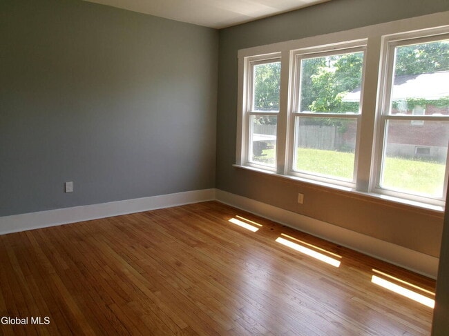 Building Photo - 1338 Parkwood Blvd