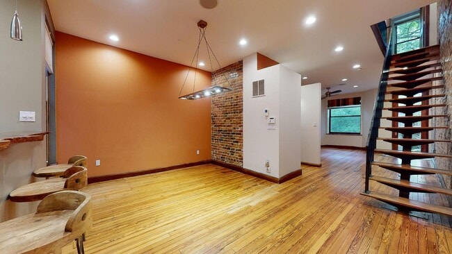Building Photo - 1834 Ingleside Terrace NW