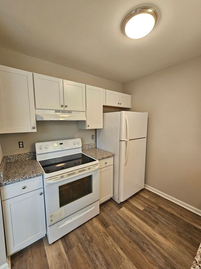 Building Photo - Newly Renovated 2 Bedroom Off Of GumBranch