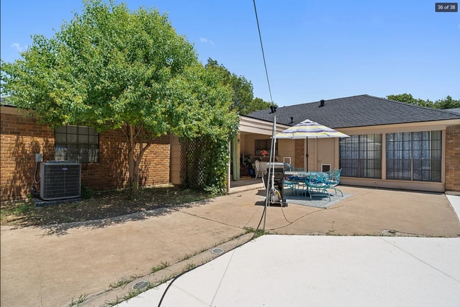 Building Photo - 213 Circleview Dr S