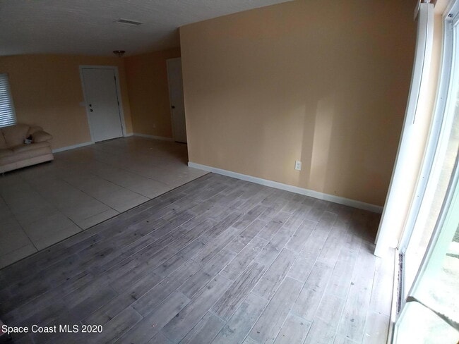 Building Photo - 2449 Mercury Dr